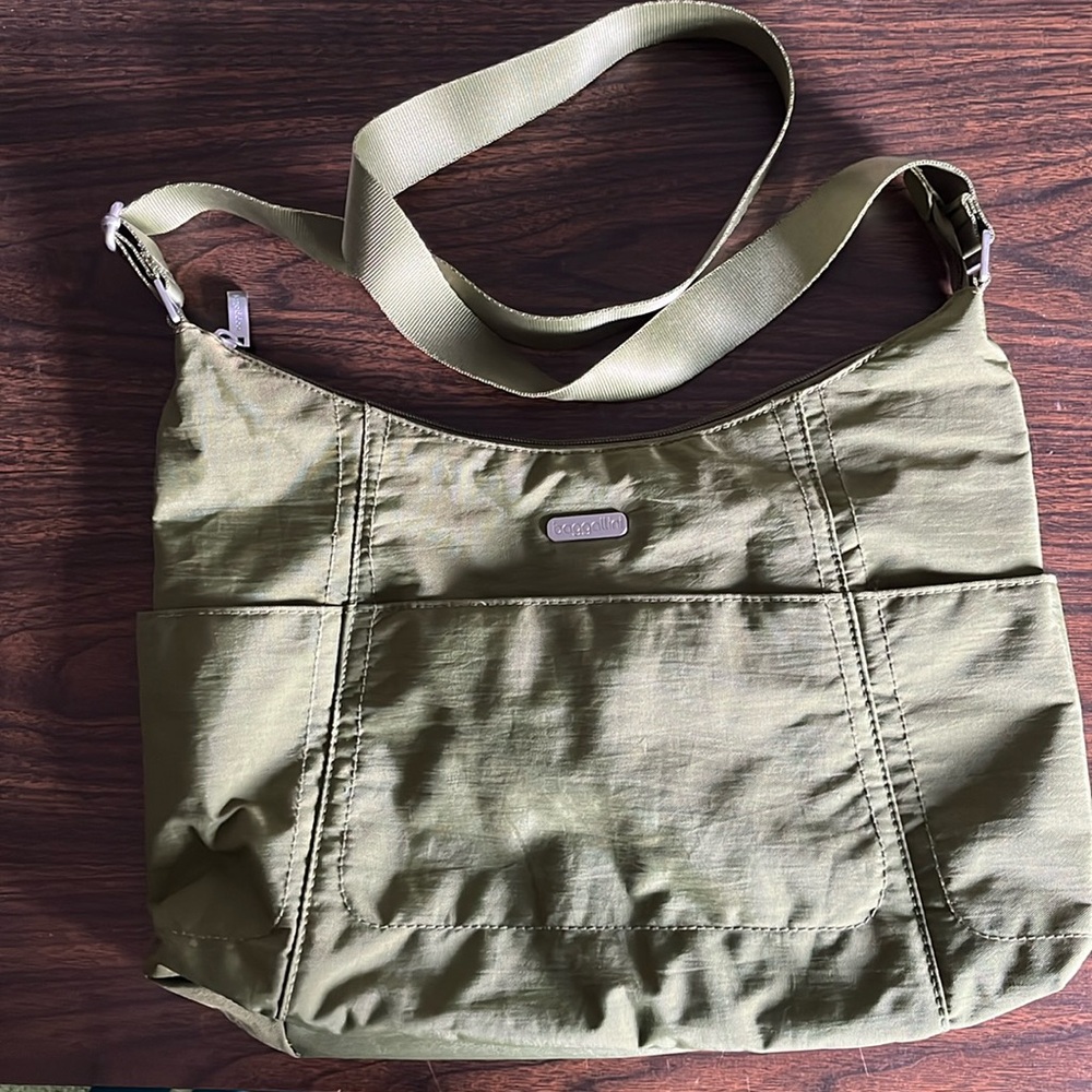 Baggalini Crossbody Zip-top bag - Green with Pink lining